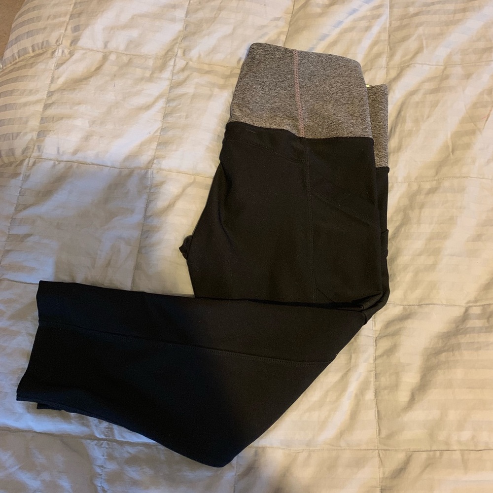 MGG workout leggings